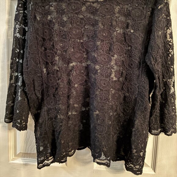 Capri Black Lace Top - EUC - Picture 5 of 9